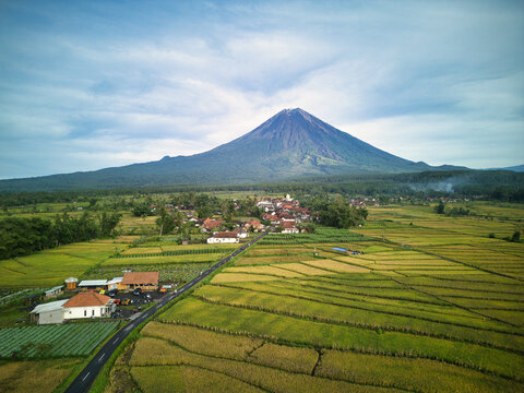 Scenic view of Mount Semeru overlooking lush farmlands