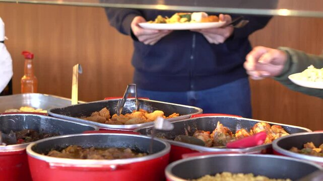 Almo&ccedil;o de Buffet livre, comidas variadas e self service.