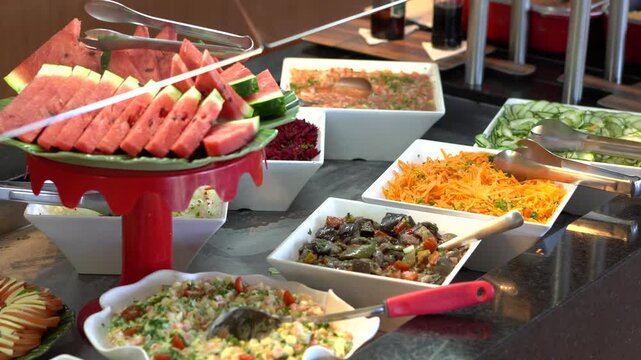 Almo&ccedil;o de Buffet livre, comidas variadas e self service.