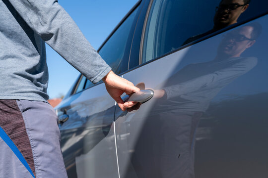 Opening car door 