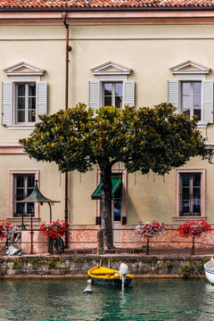 Lakeside Charm in Peschiera del Garda, Italy