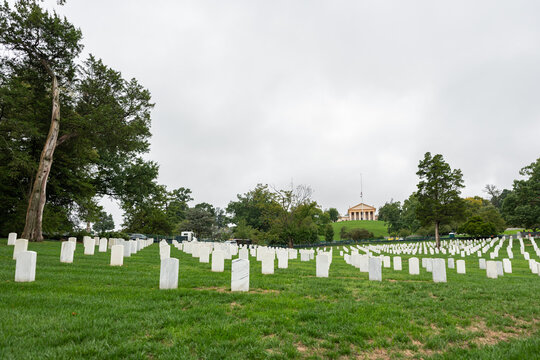 Arlington House overlooking white tombstones
