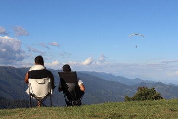 Relaxando olhando as montanhas no Pico Agudo em Santo Antônio do Pinhal