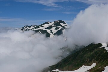 雲海と白山御前峰