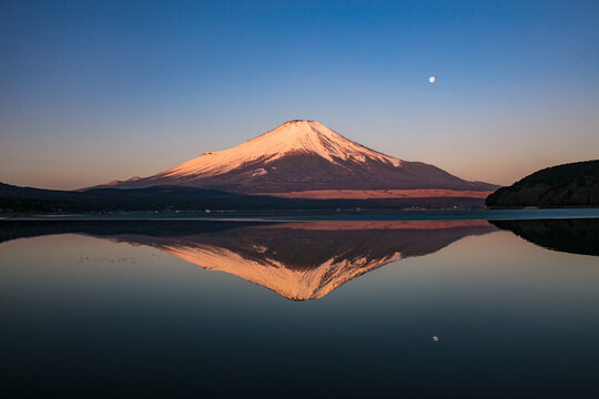 赤富士 Images – Browse 5,388 Stock Photos, Vectors, and