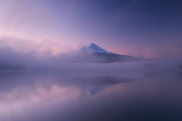 幻想的な朝の富士山