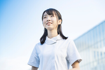白衣の女性（看護師・歯科衛生士・サロンなど医療全般イメージ）