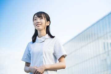 白衣の女性（看護師・歯科衛生士・サロンなど医療全般イメージ）