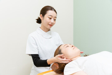 Obraz premium 整体・マッサージ・首