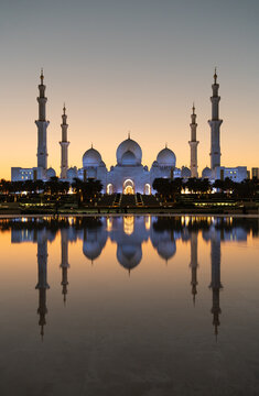Scenic view of Sheikh Zayed Grand Mosque at sunset