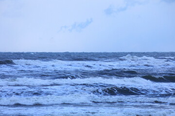 風雪の荒れた冬の日本海