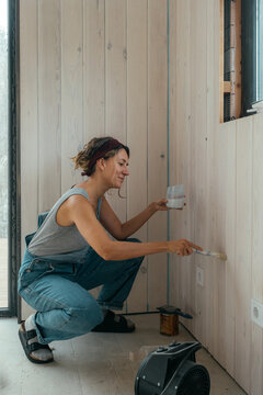 Construction expert enhances home interior with creative paintwork