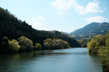 室生湖と青空