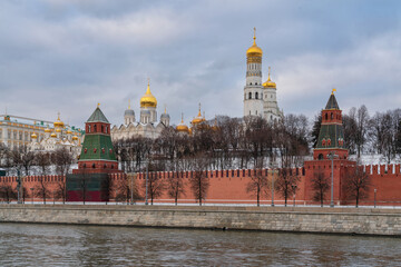 Obraz premium View of the architectural ensemble of the Kremlin Cathedral Square from the Moskva River embankment, Moscow, Russia