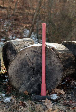 Splitting wood 