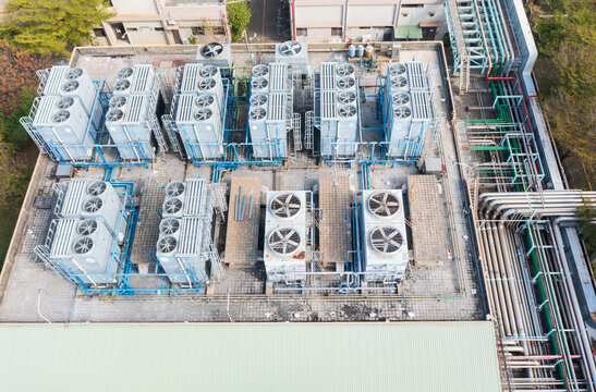 Industrial brewery equipment with cooling and ventilation system