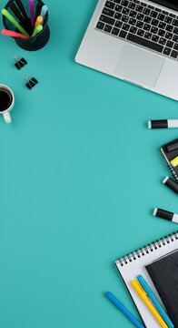 [Generative AI] 파란색 책상 위 사무용품