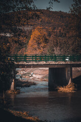 Jesienny most nad rzeką w górach   © Mariusz