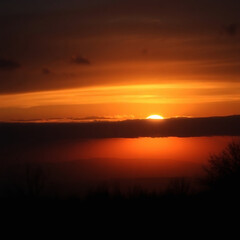 Fototapeta premium Breathtaking sunset over a tranquil landscape