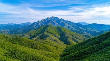 Naklejka premium Breathtaking panoramic view of majestic mountain range under a bright blue sky showcasing natures splendor and beauty