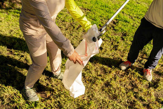 Volunteer litter cleanup