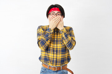 アキバ系の男性　驚く　白背景　カメラ目線