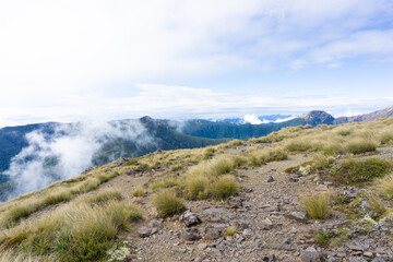 ニュージーランド、リッチモンド山脈の雲と山々