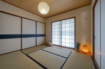 窓がある明るい和室