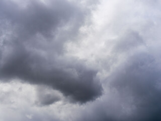 春の曇りがちな空03