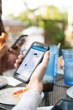 Dining: Man Uses Rideshare Application After Pizza Meal
