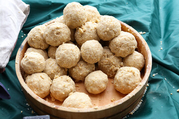 味噌を手作りする様子