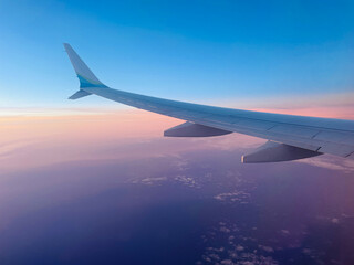Commercial airplane wing 