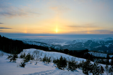 夕日と虹のサンピラー
