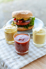 Vegane  / Vegetarische Burgersoßen / Curry / Ketchup / Majo
