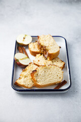 Apple loaf cake with streusel
