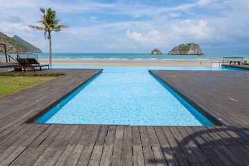 Sam Roi Yot Beach is a quiet beach with beautiful scenery, shaded by pine trees. The sea is shallow and suitable for swimming. It is located in Pran Buri District, Prachuap Khiri Khan