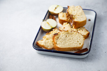 Apple loaf cake with streusel