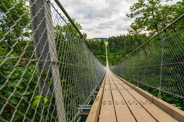 Hunsrück/ Geierley Hängebrücke im Abendlicht