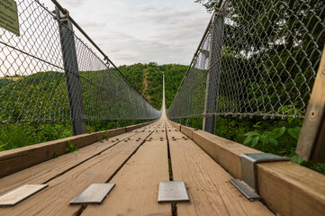 Hunsrück/ Geierley Hängebrücke im Abendlicht