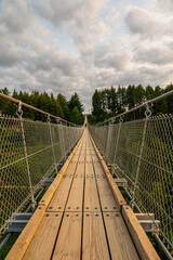 Hunsrück/ Geierley Hängebrücke im Abendlicht