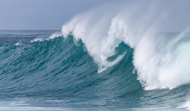 Breaking wave in the Pacific