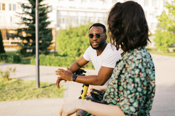 Happy Couple On The Date Outdoors .