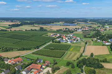 Kulturlandschaft in der Hallertau in Niederbayern rund um Pfaffendorf bei Pfeffenhausen