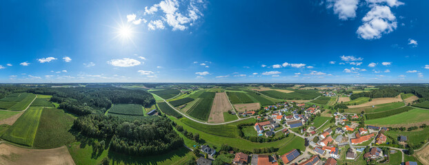 Kulturlandschaft in der Hallertau in Niederbayern rund um Pfaffendorf bei Pfeffenhausen