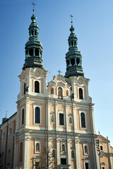 Obraz premium facade of a historic tenement house and bell towers of a baroque church in the city of Poznan