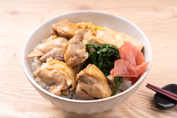 鶏すき煮丼（鶏すき焼き丼）