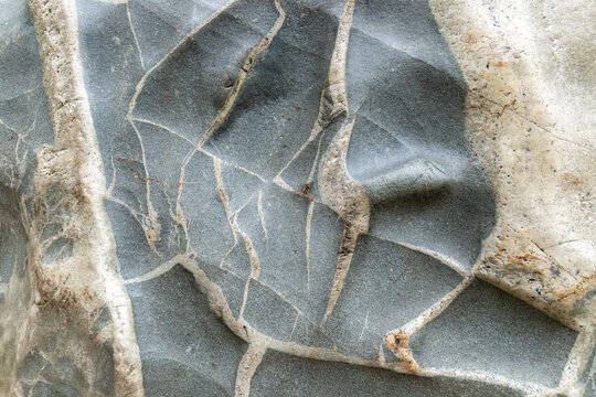 A livid grey texture of giant pebbles