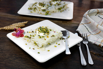 Güllaç Tatlısı - Turkish Traditional Ramadan Dessert Gullac
