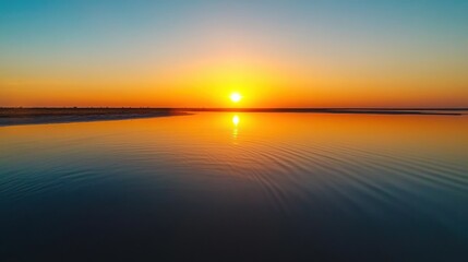 Obraz premium Stunning golden sunset reflecting on calm waters creating a tranquil horizon view