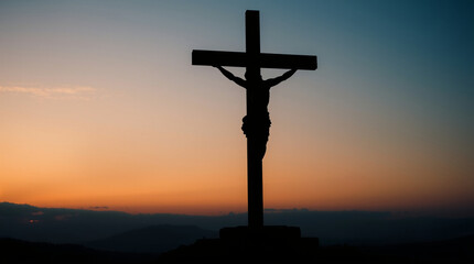 conceito de ressurreição: Silueta de Jesus Cristo na cruz por do sol fé cristão